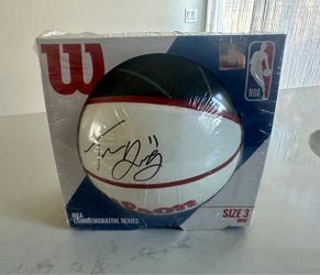 Trae Young Autograph