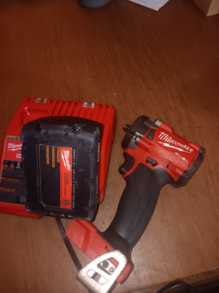Milwaukee M18 3/8 Impact Drive Used Good. 3.0 Batt&Charger Everything Included. Firm Price/Precio Firme 🛑