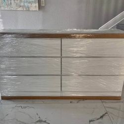 DRESSER AND TWO NIGHSTANDS  