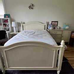 Full Size Bed With Mattress, 1 Nightstand, 1 Lamp And Dresser 