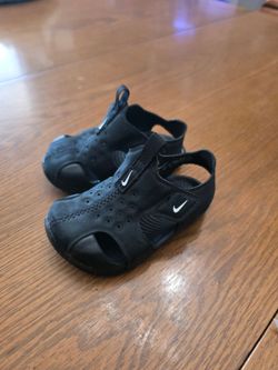 Toddler Nike Sandals size 4C