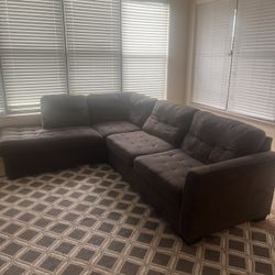 Selling Many Pieces Of Furniture 