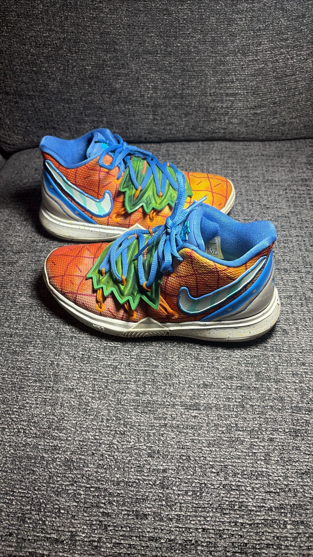 Nike Kyrie 5 SpongeBob Pineapple House Size 3.5