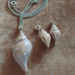 Avon Orange White Conch Shell Set