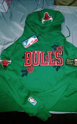 Womens Small Chicago Bulls Crop Rose Hoodie