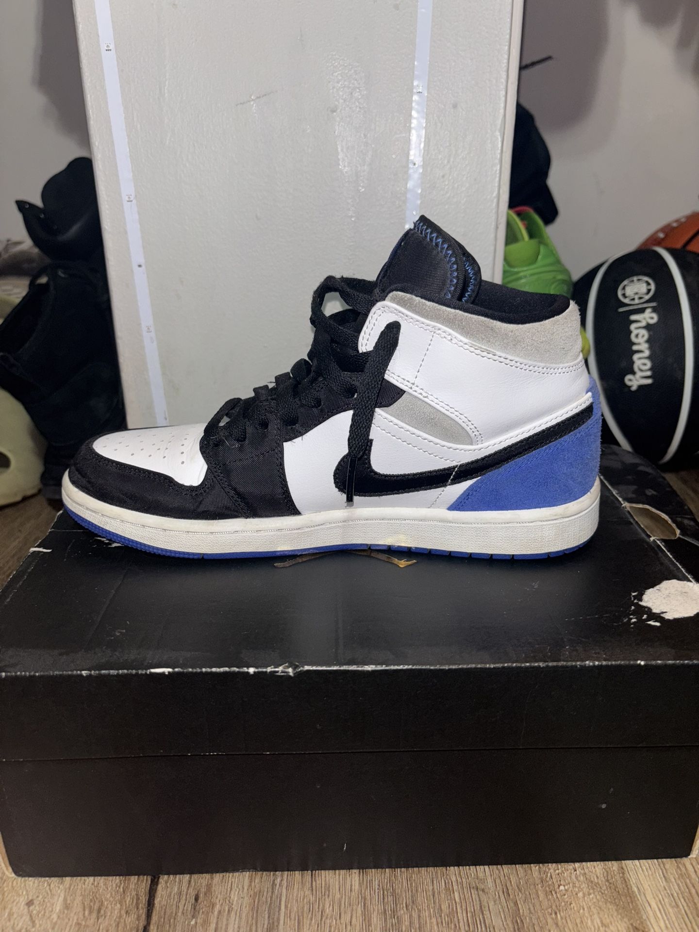jordan 1 mid royal black toe