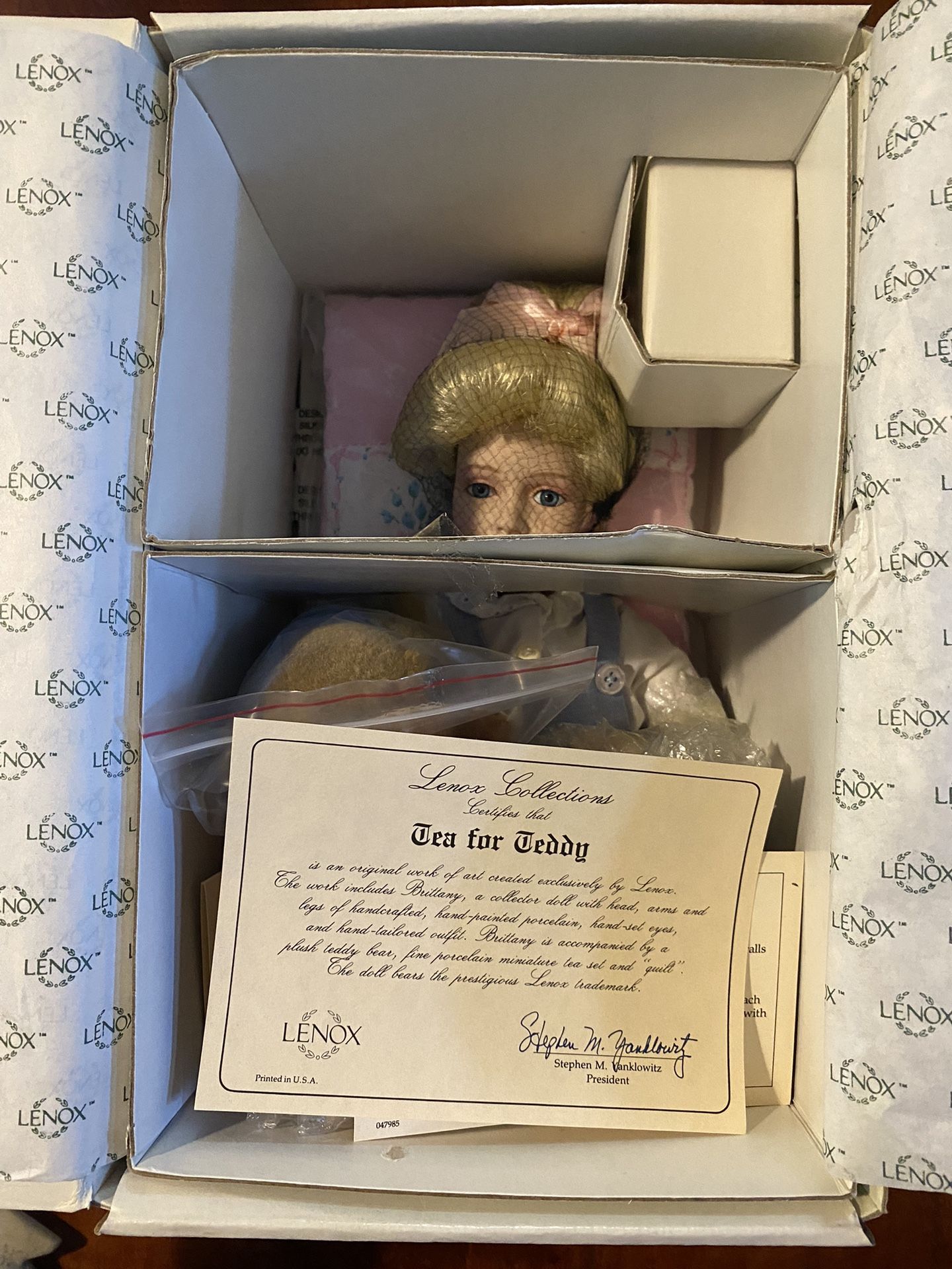 VINTAGE 1990 LENOX BRITTANY TEA FOR TEDDY PORCELAIN DOLL W/CERTIFICATE
