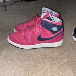 Jordan 1 High og Vivid Pink 8y