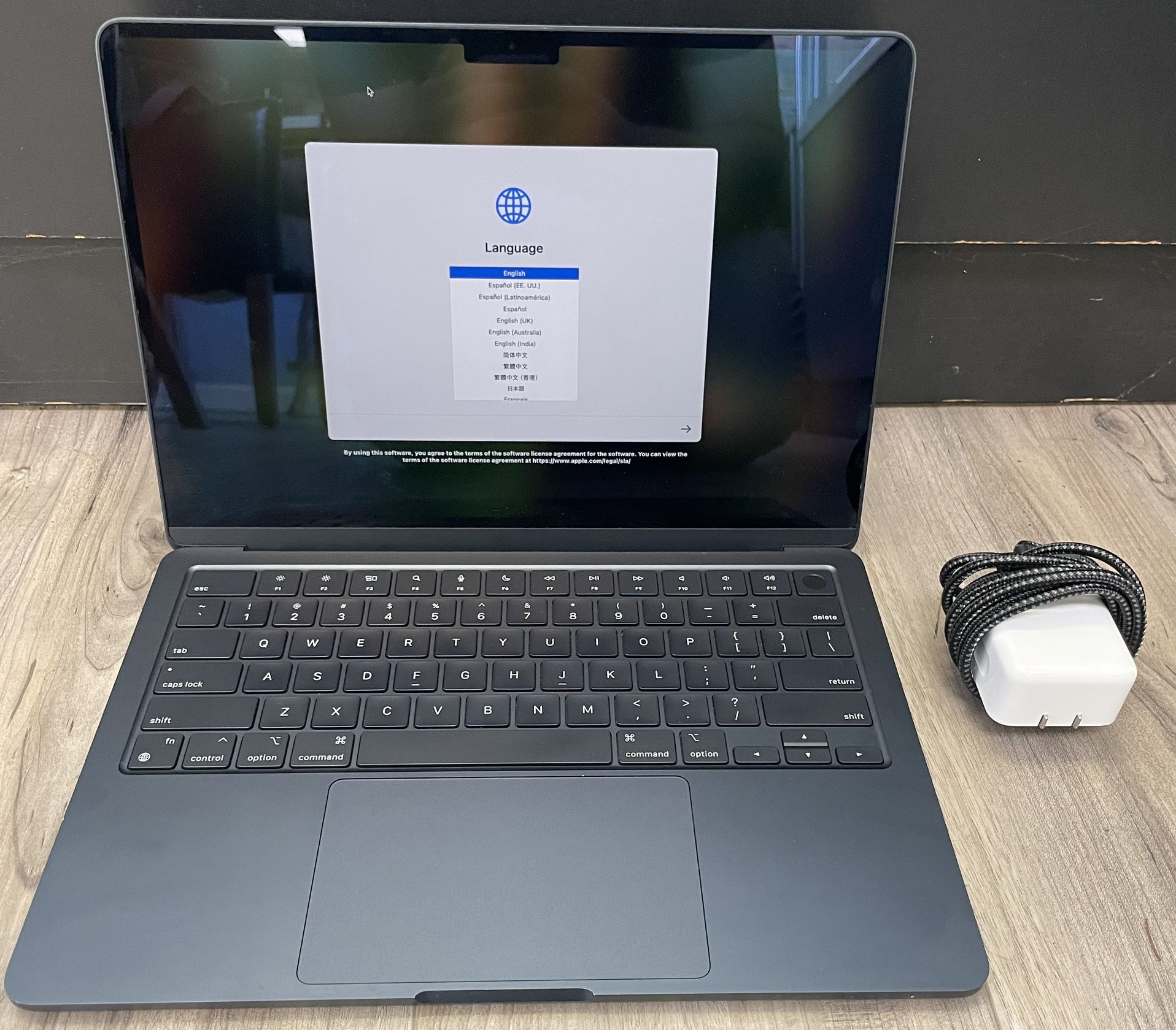 2022 Apple MacBook Air 13.6” M2 8C GPU 3.5GHz 8GB/256GB SSD A2681 W/Charger