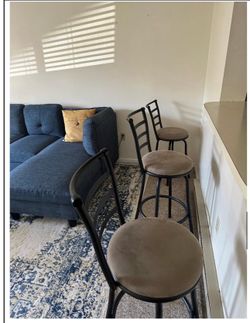 Swivel bar stool