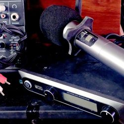Tenor Wireless Microphone System With Compact Channel Mixer