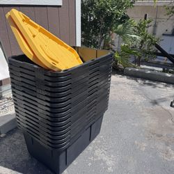 17 Greenmade Costco 27 Gallon Storage Bins w/Covers Almost New Hardly Used