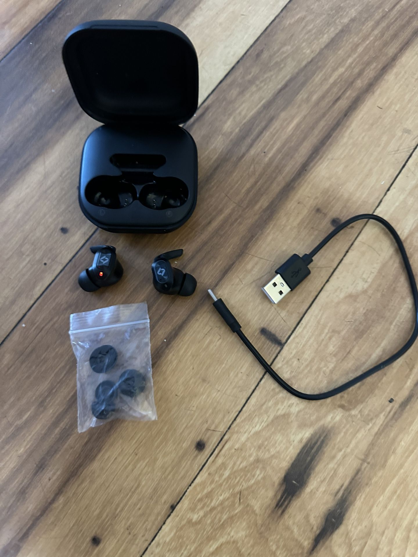 Bluetooth Headphones with 32 hr Playback time. Deep Bass