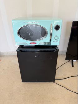Retro Microwave & Mini Fridge Bundle