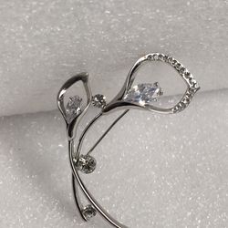 PRETTY LADIES SILVER RHINESTONE BROOCH 💜❤️💛💚