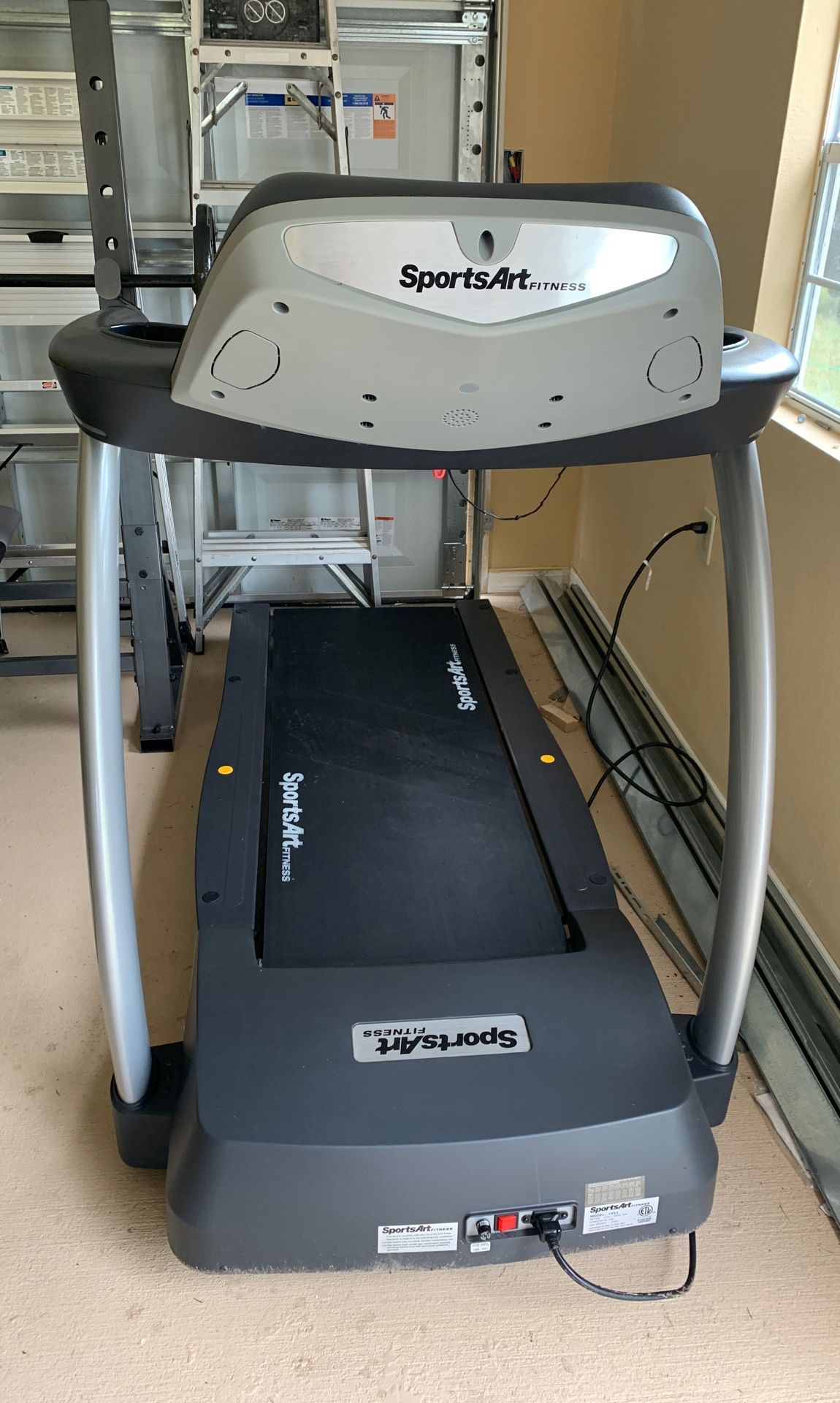 SportsArt Fitness T611 Treadmill for Sale in Tampa, FL OfferUp