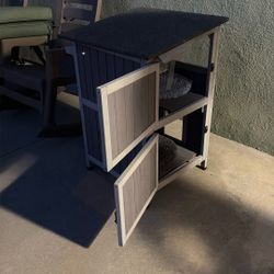 Outdoor Cat House Weatherproof, 2-Storys Feral Cat House with 2 Escape Doors and Window, Stray Cat Shelter with 2 Large Side Doors and Removable Floor