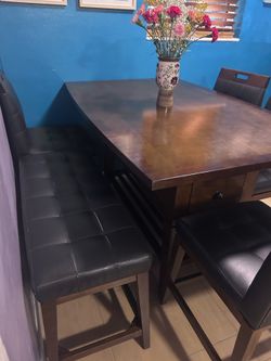 Dining table set