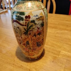 A Vintage Satsuma Style Oriental Porcelain Vase