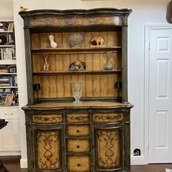 Hutch (also Matching Table & Chairs)