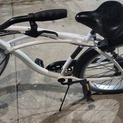 Huffy 26 In. Men's Lockland, 7 Speed Cruiser Bicycle, White