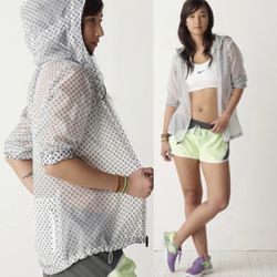 Nike cyclone polka dot hooded rain jacket Size Medium