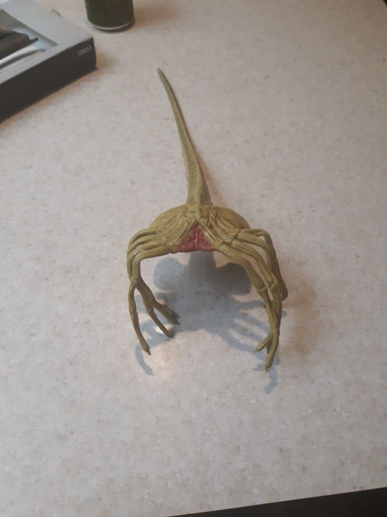Face Hugger Collectible Toy From Aliens Series.