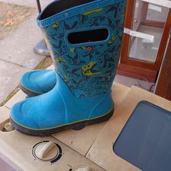 Kids rain boots size 6