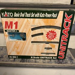 Kato Basic Oval Track Set With Kato Power Pack