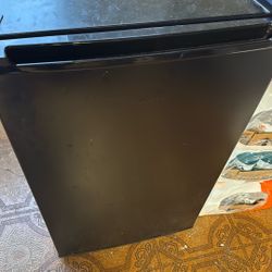 Mini Fridge 