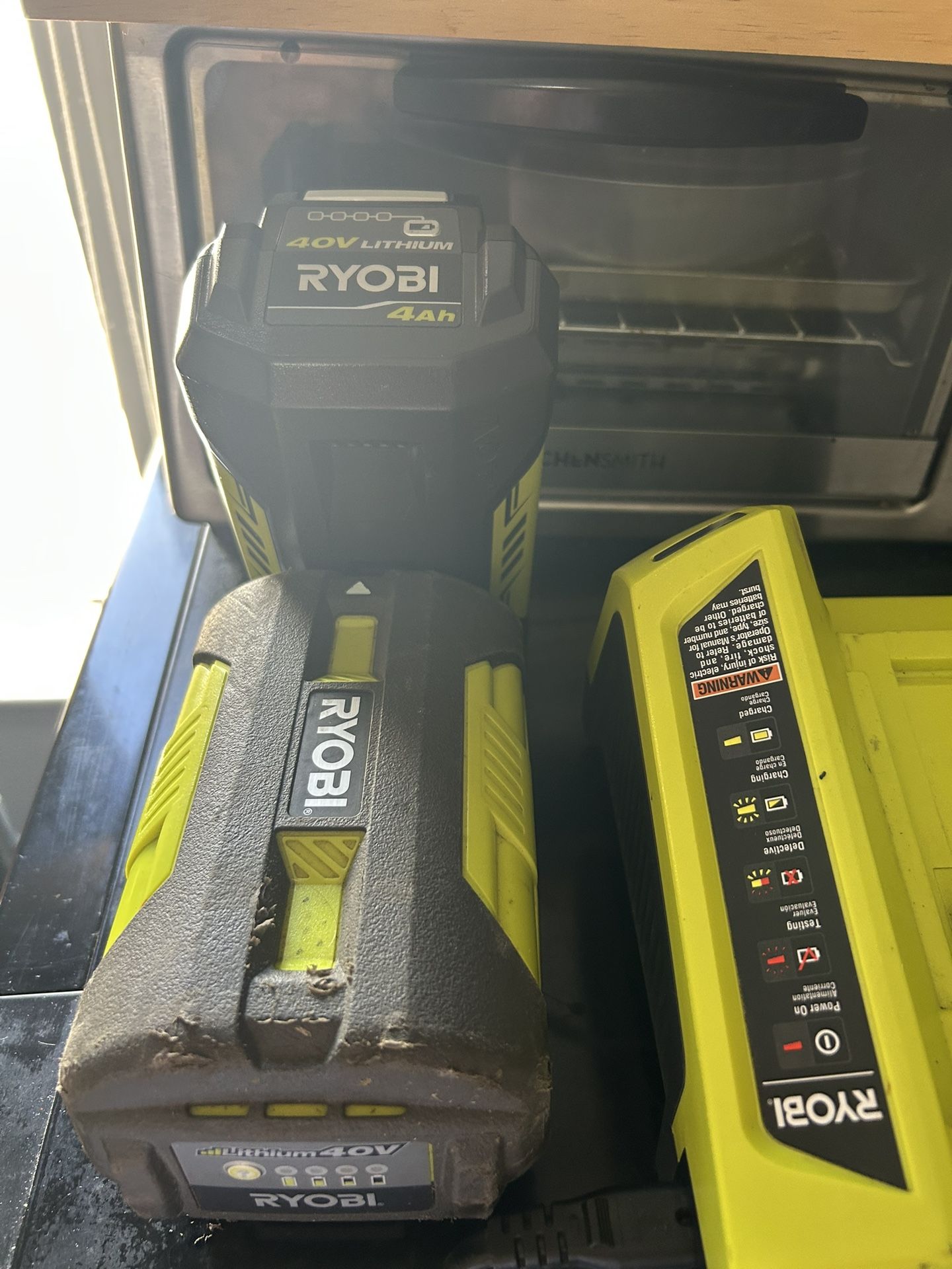 40v 4.0 Ah Lithium Battery and Charger