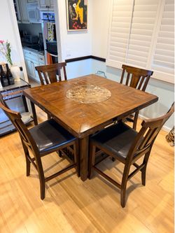 Dining Room Table with Lazy Susan Great shape