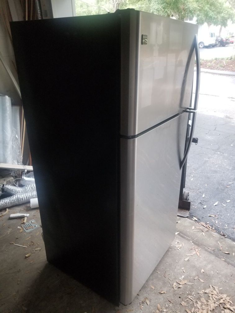 Kenmore 61205 21 cu. ft. Top-Freezer Refrigerator - Stainless Steel (Silver)