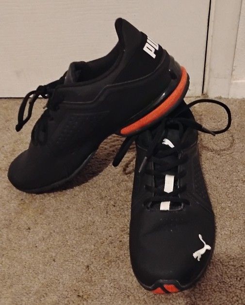 Pumas size 9 1/2