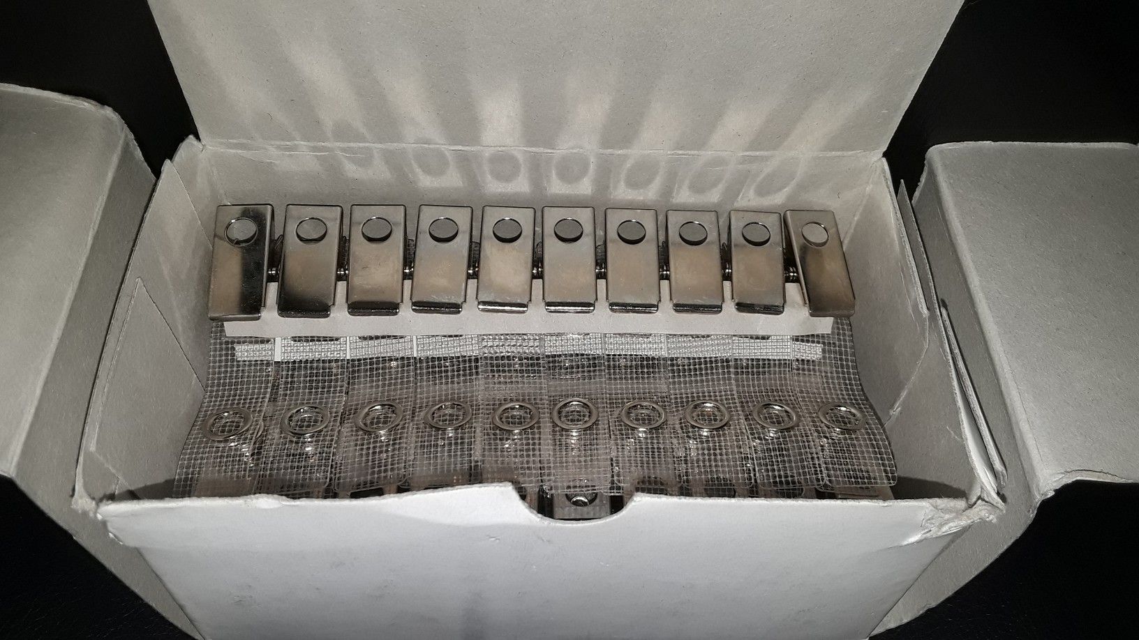 100 Royal Sovereign badge clips