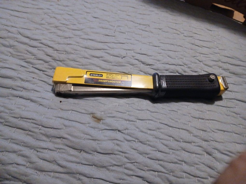 Stanley Heavy Duty Sharpshooter Hammer Tacker PHT-150