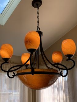 Chandelier with 5 outside lights and one big light in middle