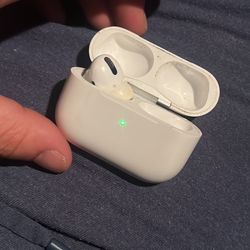 Left Airpod And It’s Case