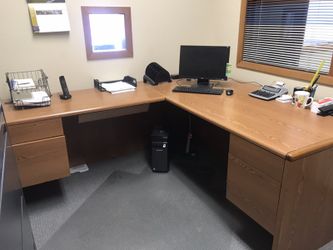 Beautiful Hon comer desk