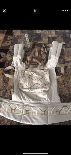 Ergo baby carrier