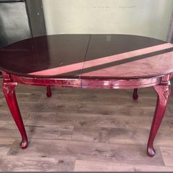 Vibrant Red Wooden Table - Sturdy & Stylish, Great Condition!