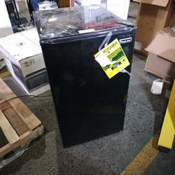 Magic Chef 4.4 Cubic Foot Refrigerator