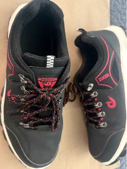 Men’s tennis shoes size 9 1/2