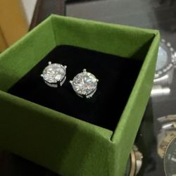 2carats Moissanite Round Earring 8mm in 925 sterling silver
