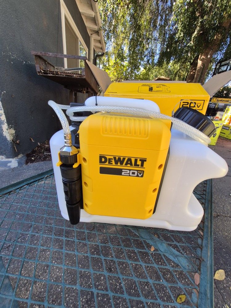 DEWALT 20V MAX 15Gal. Powered Water Tank With Bluetooth Tool Control(Tool-Only)