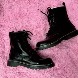 WOMANS 6.5 MAY FIT A 7 $30 FIRM MUST PICK UP IN MCALLEN