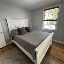 Queen Bed With Matress And Box spring