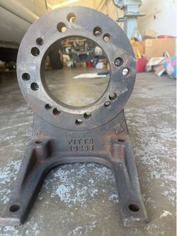 PITTS 13257 Hydraulic Pump Clutch Mounting Bracket – SAE C – Heavy Cast Iron