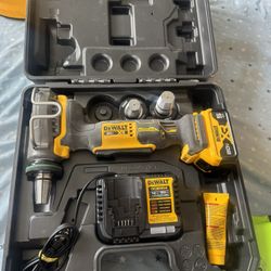 DEWALT 20-Volt MAX XR 1-1/2 in. PEX Expander Kit with 5.0 Ah Battery and Charger