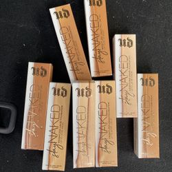 STAY NAKED WEIGHTLESS LIQUID FOUNDATION